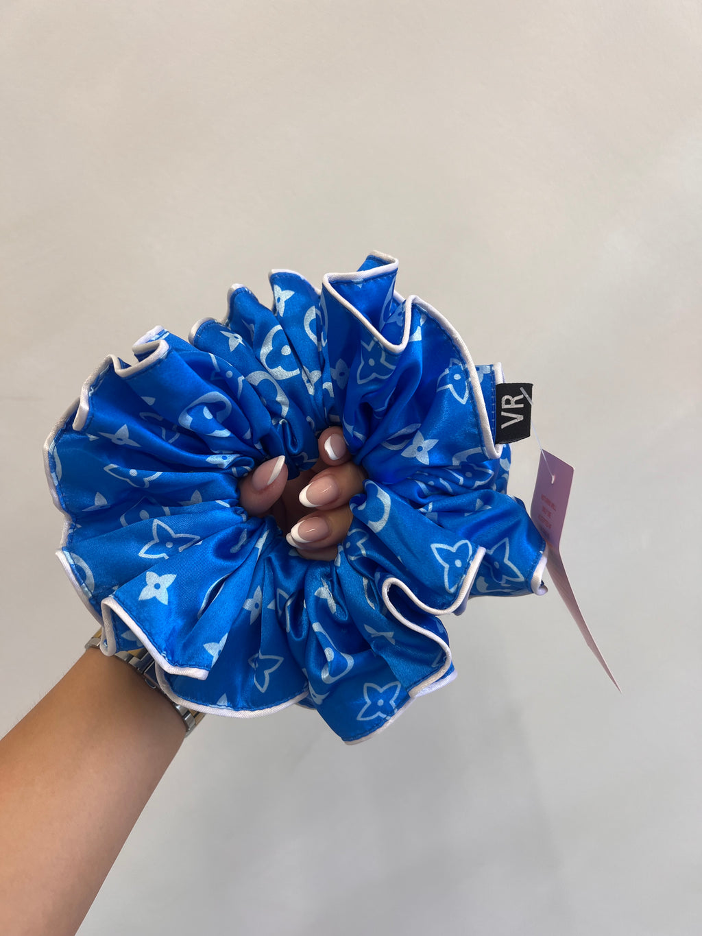 LIMITED ADDITION BLUE PRINTED XXL SATUN SCRUNCHIE