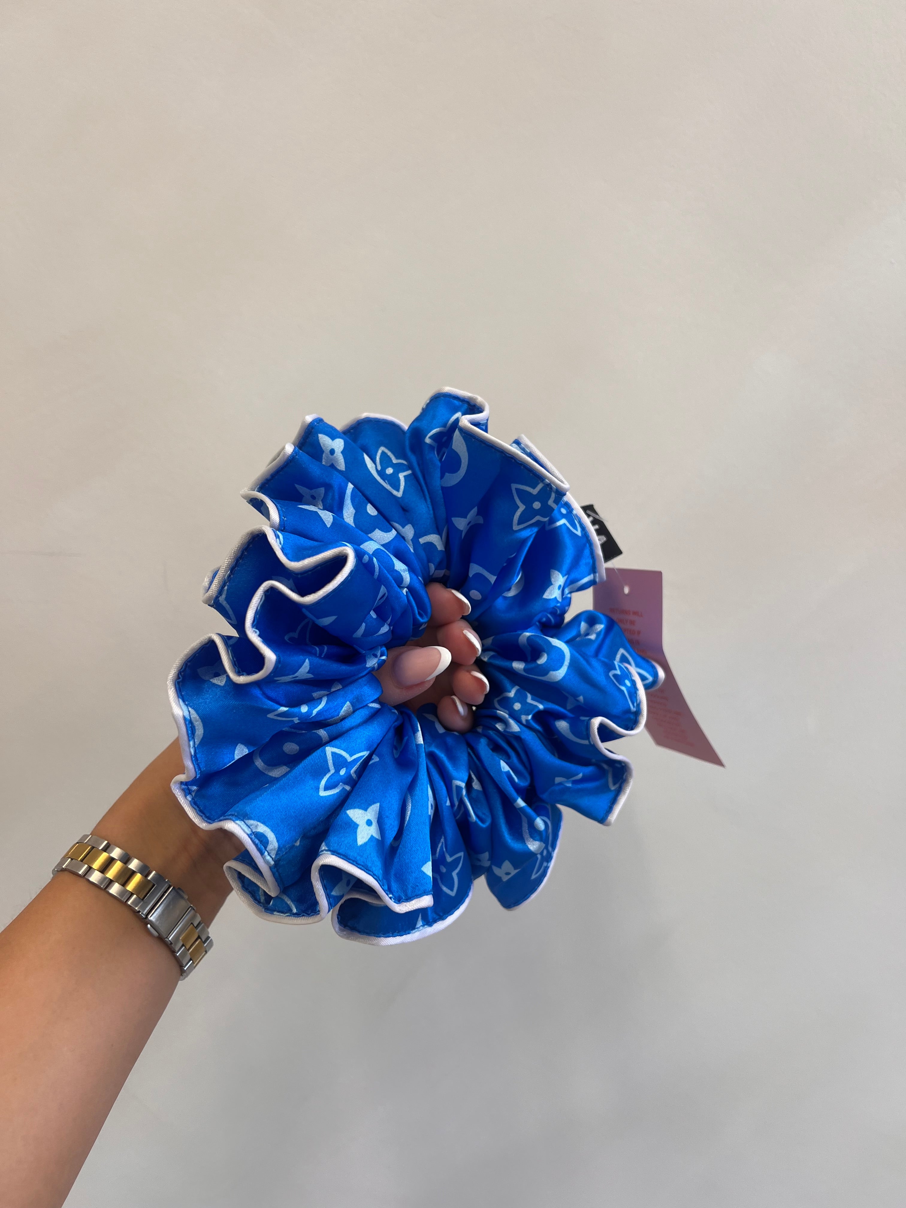 LIMITED ADDITION BLUE PRINTED XXL SATUN SCRUNCHIE