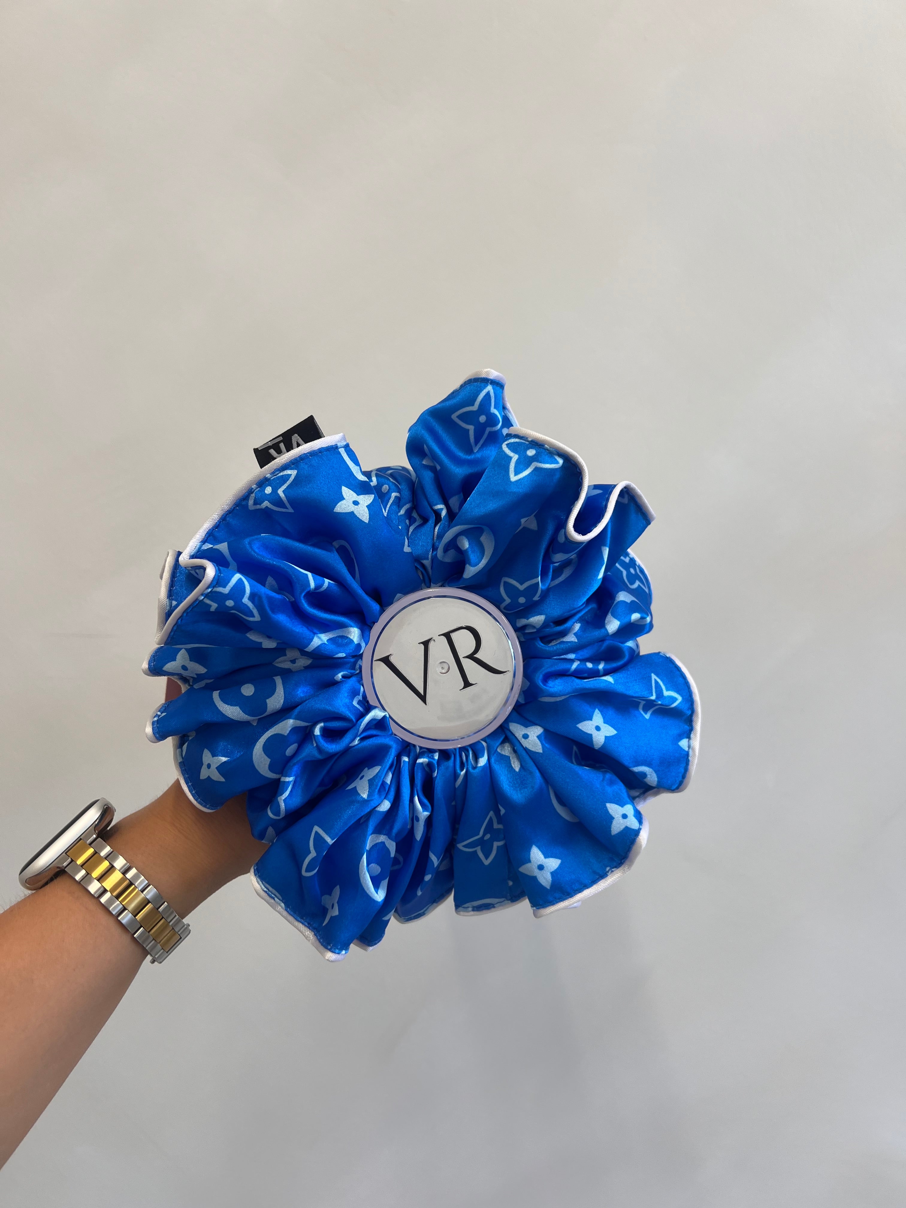 LIMITED ADDITION BLUE PRINTED XXL SATUN SCRUNCHIE