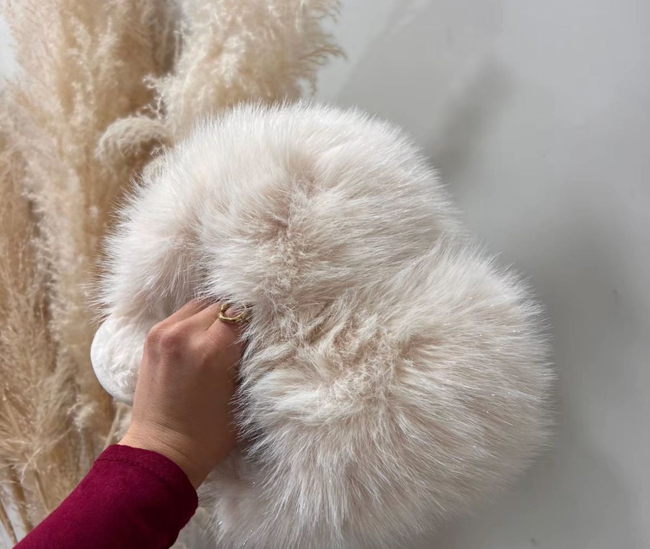 Queenie Extreme Faux Fur Slippers - Sparkly Beige