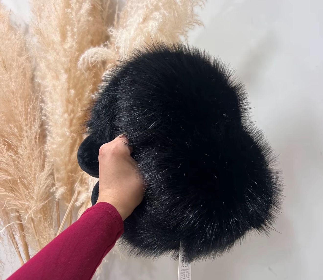 Queenie Extreme Faux Fur Slippers - Sparkly Black