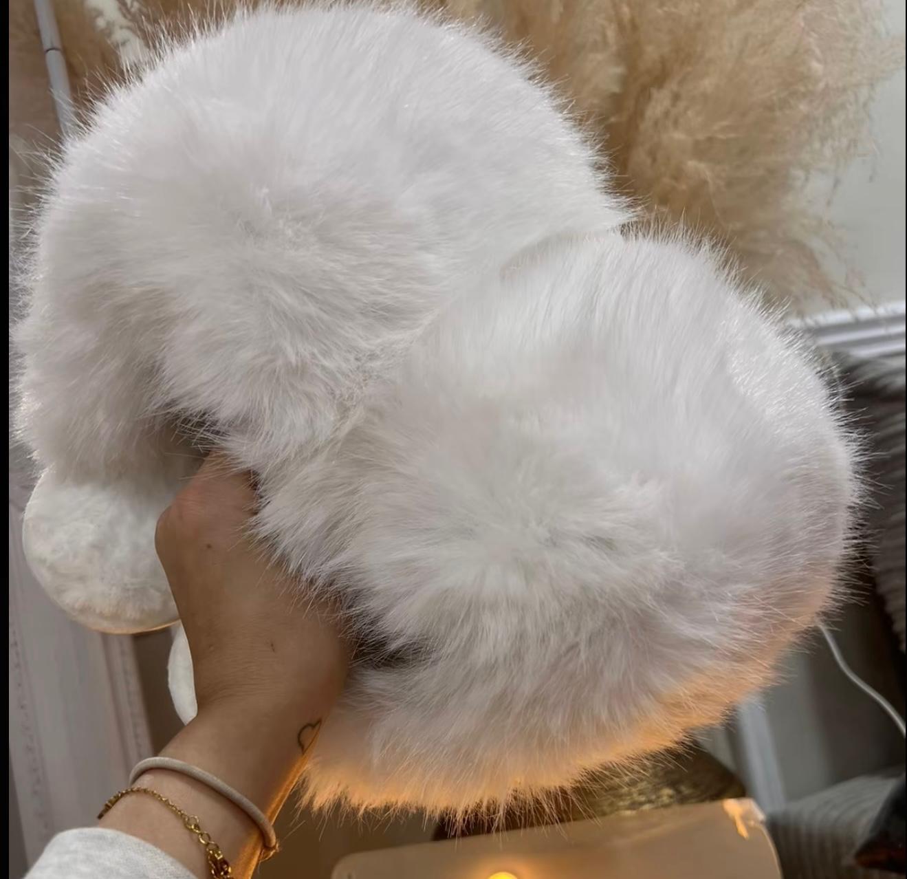 Queenie Extreme Faux Fur Slippers - White